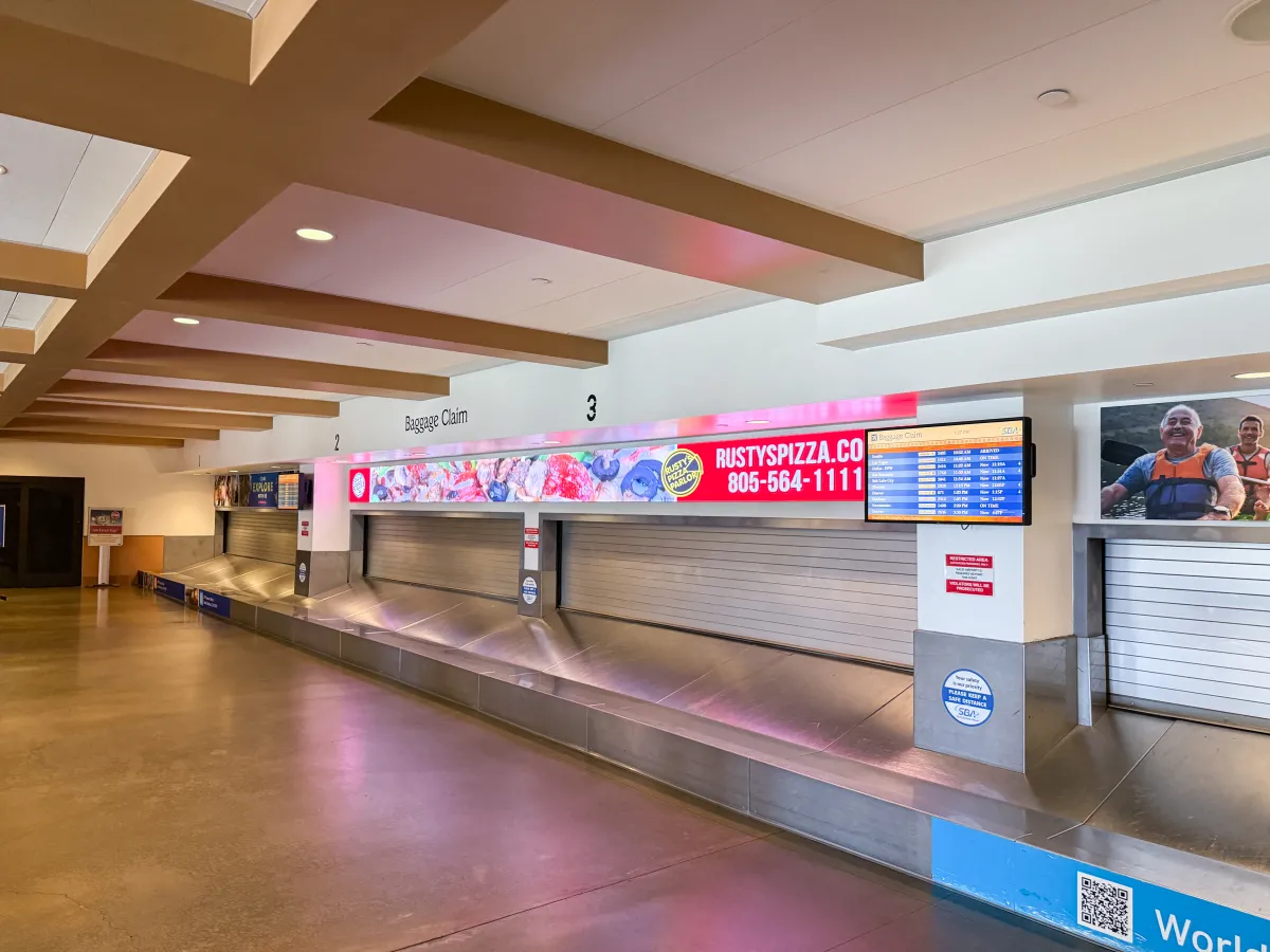 digital ad example in baggage claim